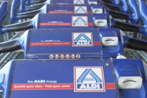 warum heißt aldi in österreich hofer